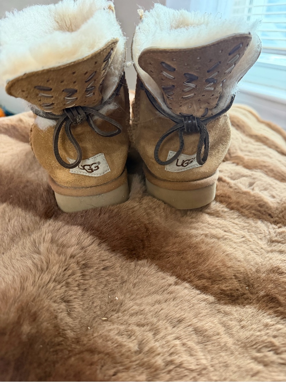 UGG Adoria Women’s Chestnut Suede Shearling-Lined Boot Sz 7